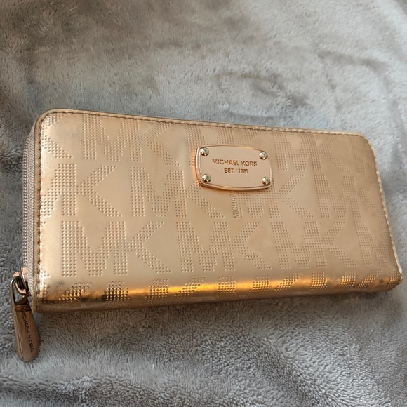 Michael Kors Metallic Rose Gold Wallet - Picture 2 of 5